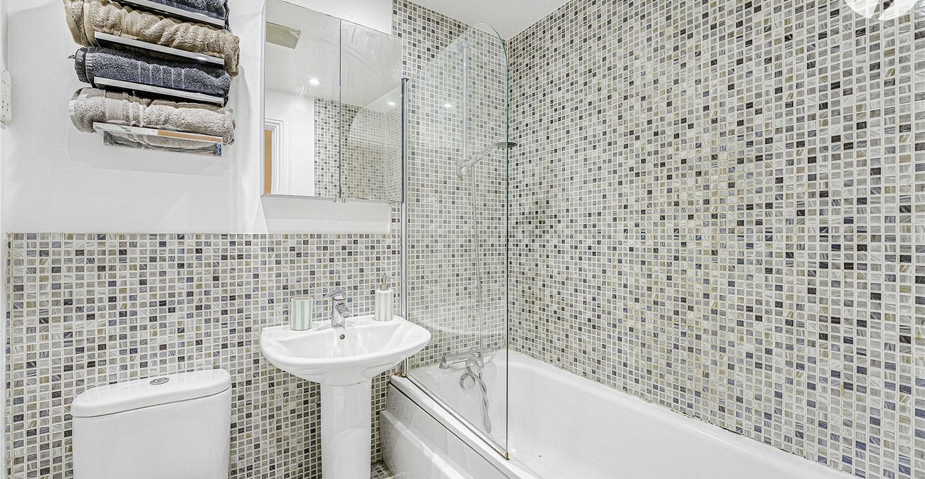 2 bedroom house for sale in Dartford | Robinson Jackson