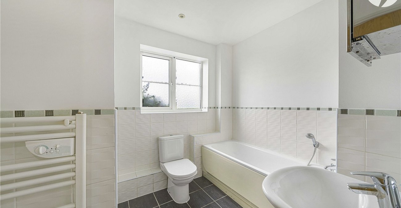 2 bedroom property for sale in Dartford | Robinson Jackson