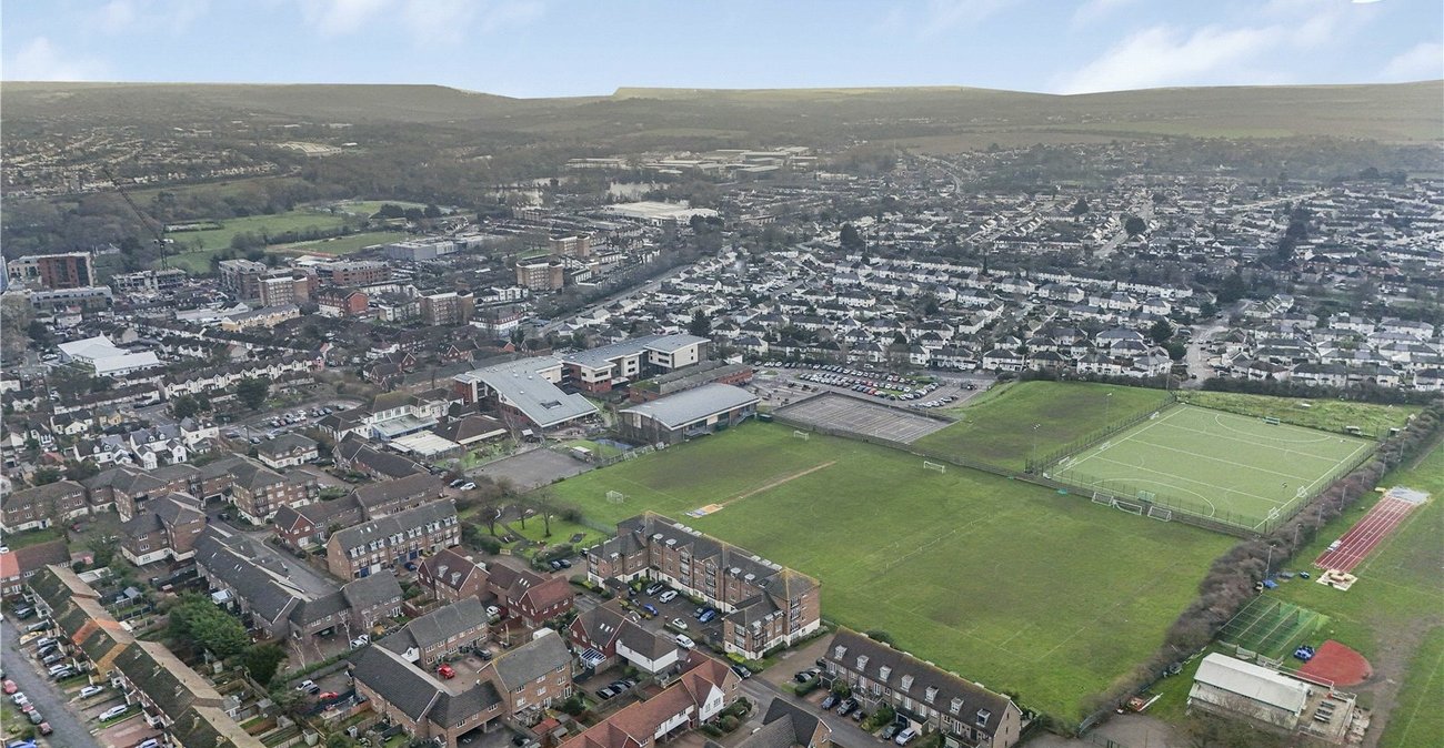 2 bedroom property for sale in Dartford | Robinson Jackson