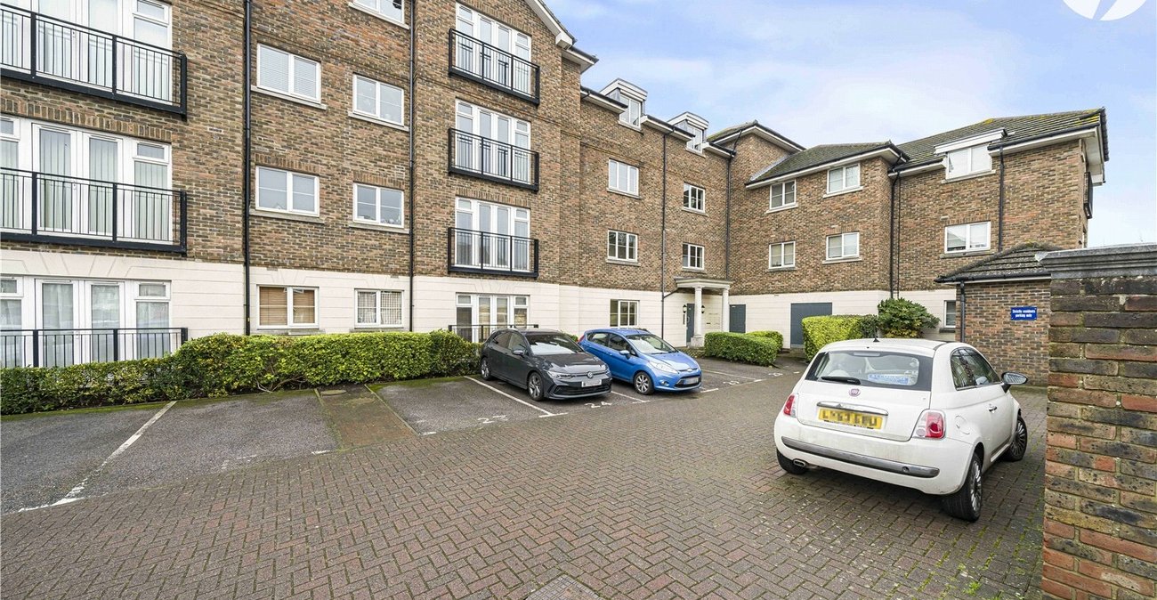 2 bedroom property for sale in Dartford | Robinson Jackson