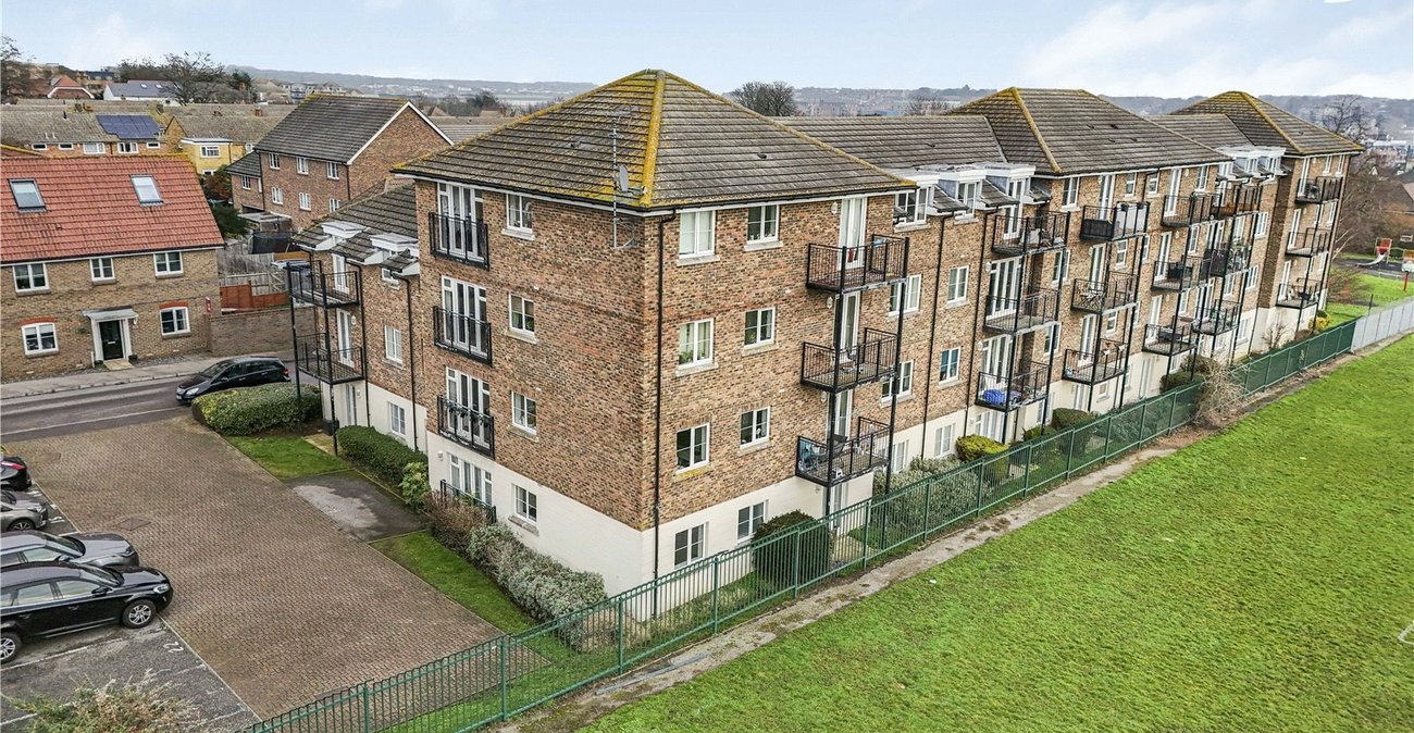 2 bedroom property for sale in Dartford | Robinson Jackson