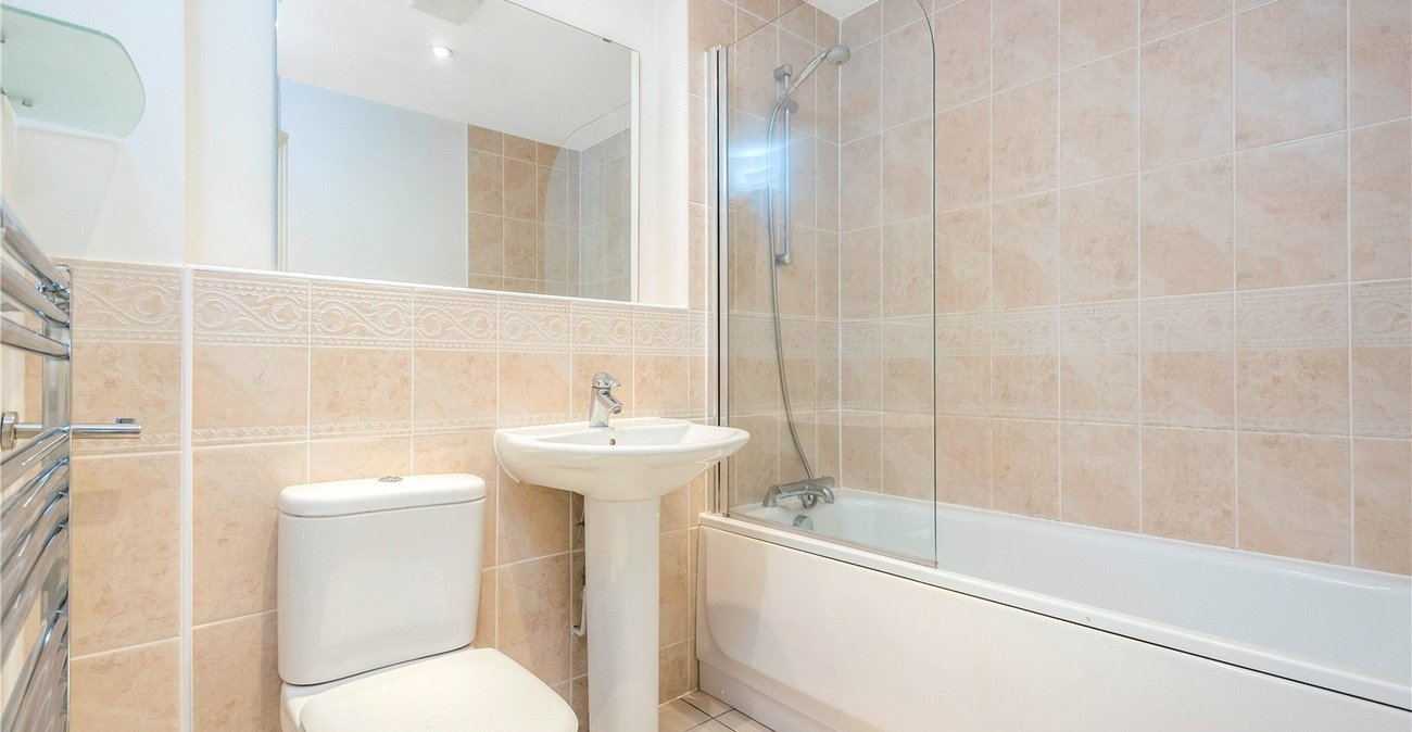 2 bedroom property for sale in West Dartford | Robinson Jackson