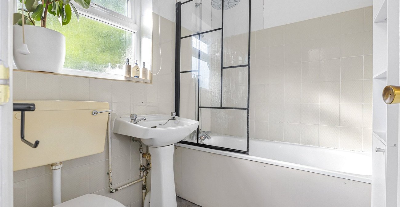1 bedroom property for sale in Gillingham | Robinson Michael & Jackson