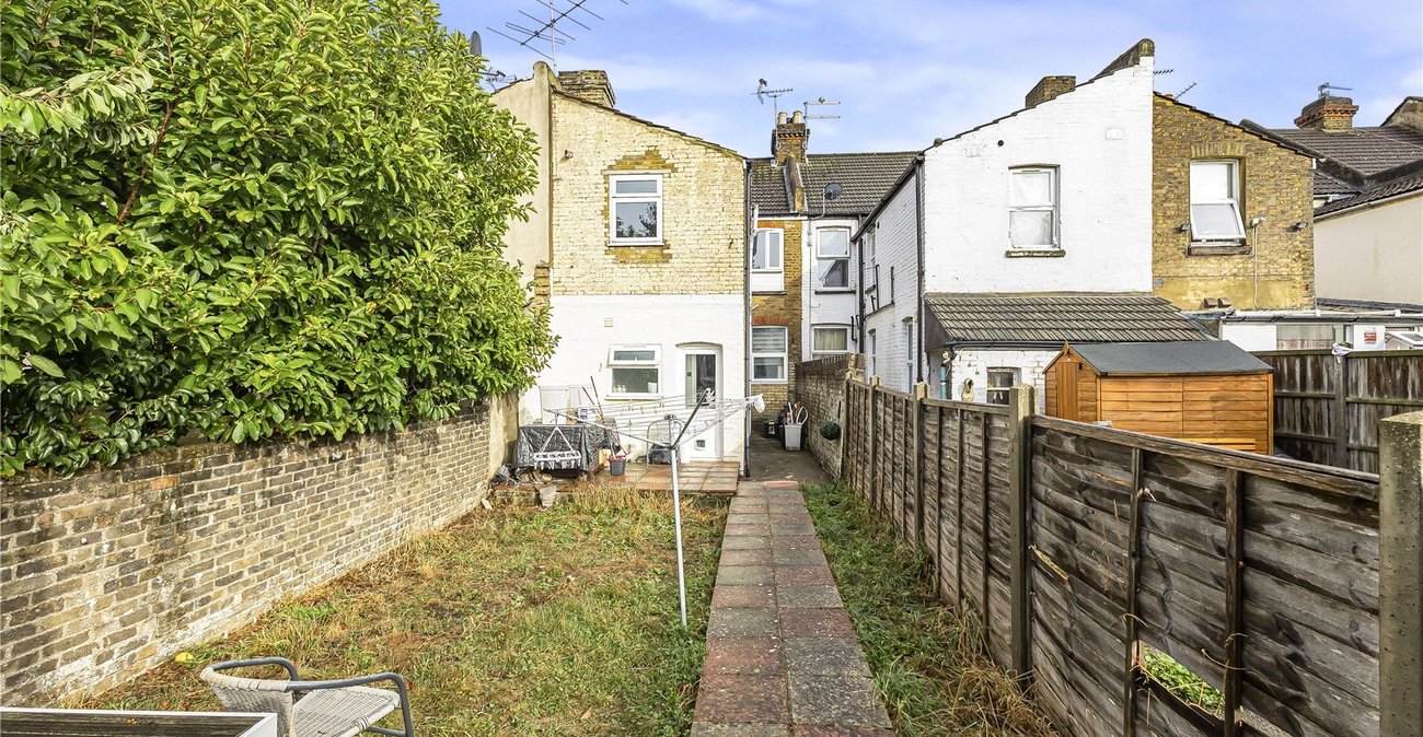 1 bedroom property for sale in Gillingham | Robinson Michael & Jackson