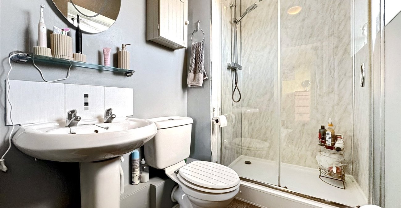 2 bedroom property for sale in Maidstone | Robinson Michael & Jackson