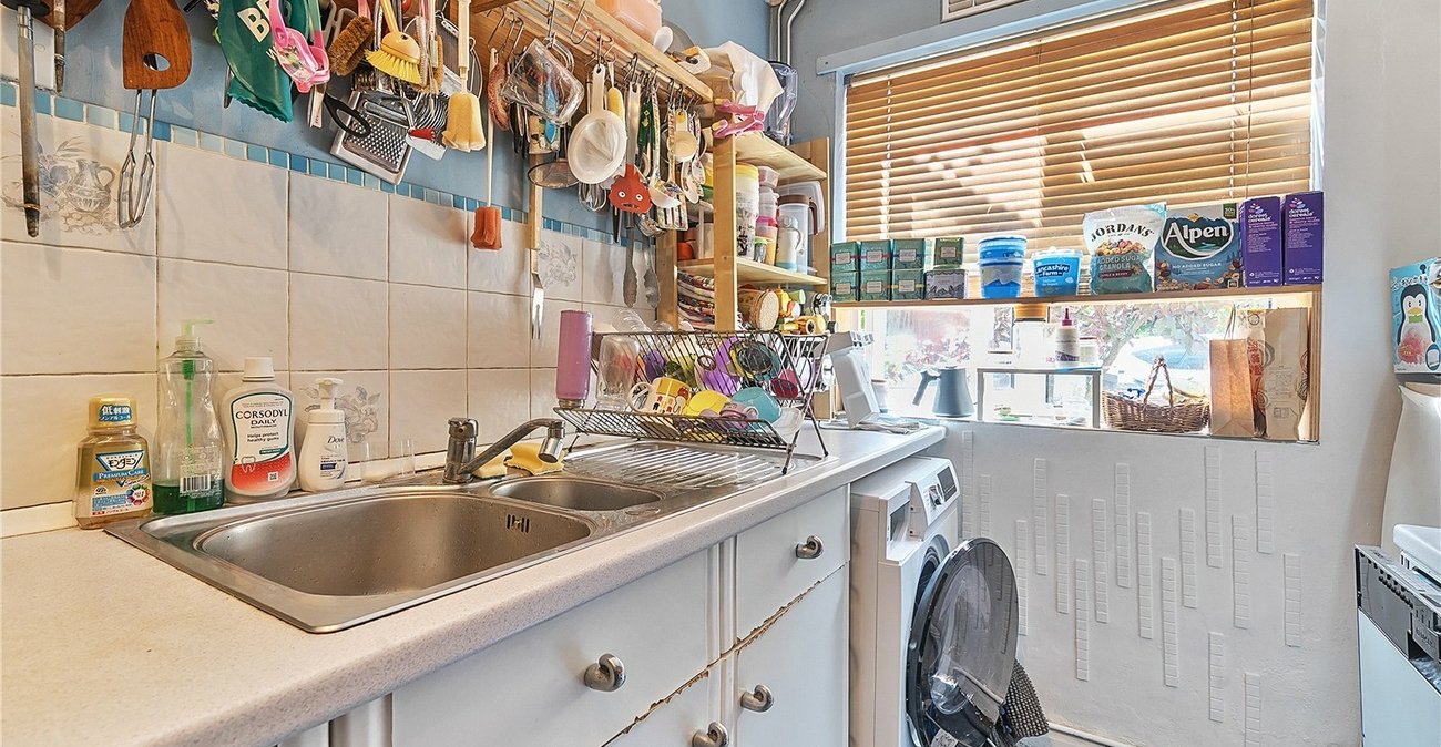 4 bedroom house for sale in London | Robinson Jackson