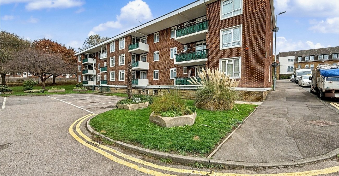 2 bedroom property for sale in Middle Street | Robinson Michael & Jackson