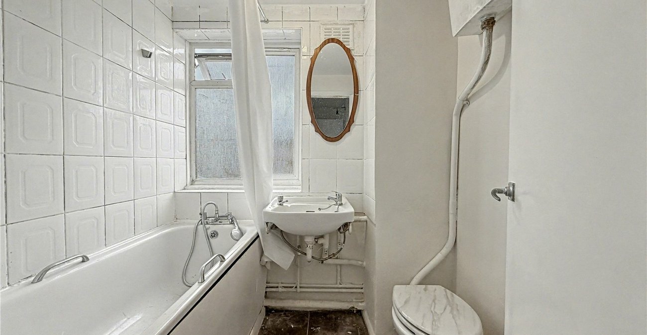 2 bedroom property for sale in Middle Street | Robinson Michael & Jackson