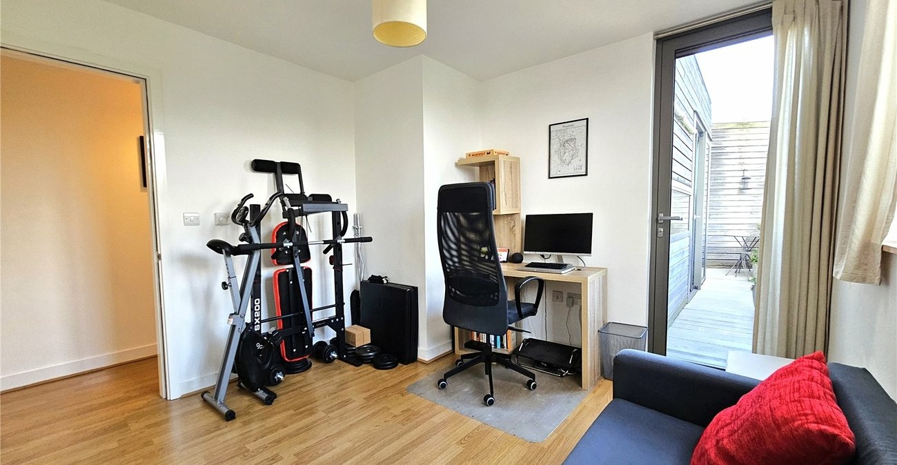 2 bedroom property for sale in London | Robinson Jackson