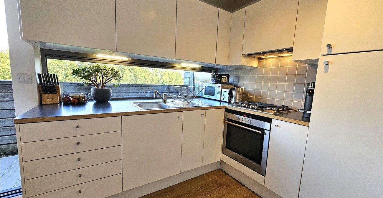 2 bedroom property for sale in London | Robinson Jackson