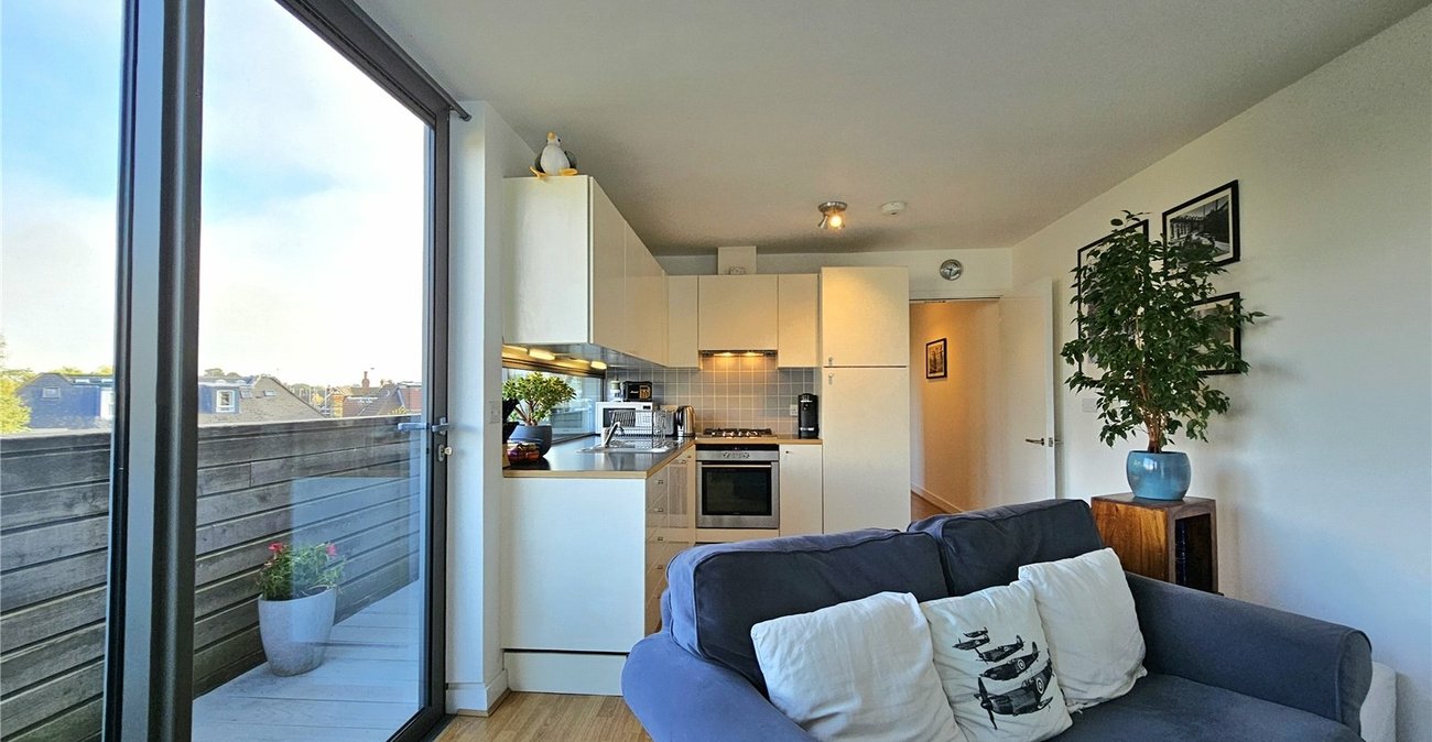 2 bedroom property for sale in London | Robinson Jackson