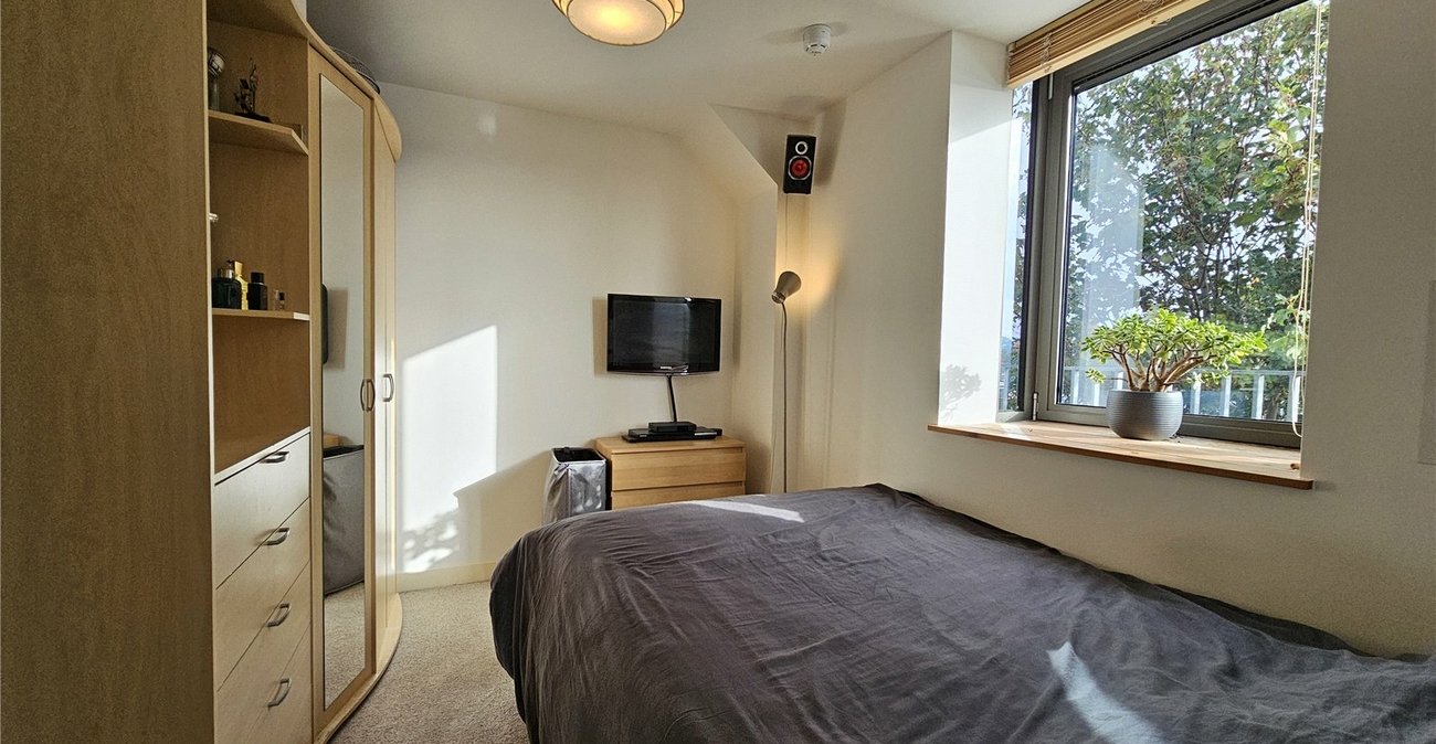 2 bedroom property for sale in London | Robinson Jackson