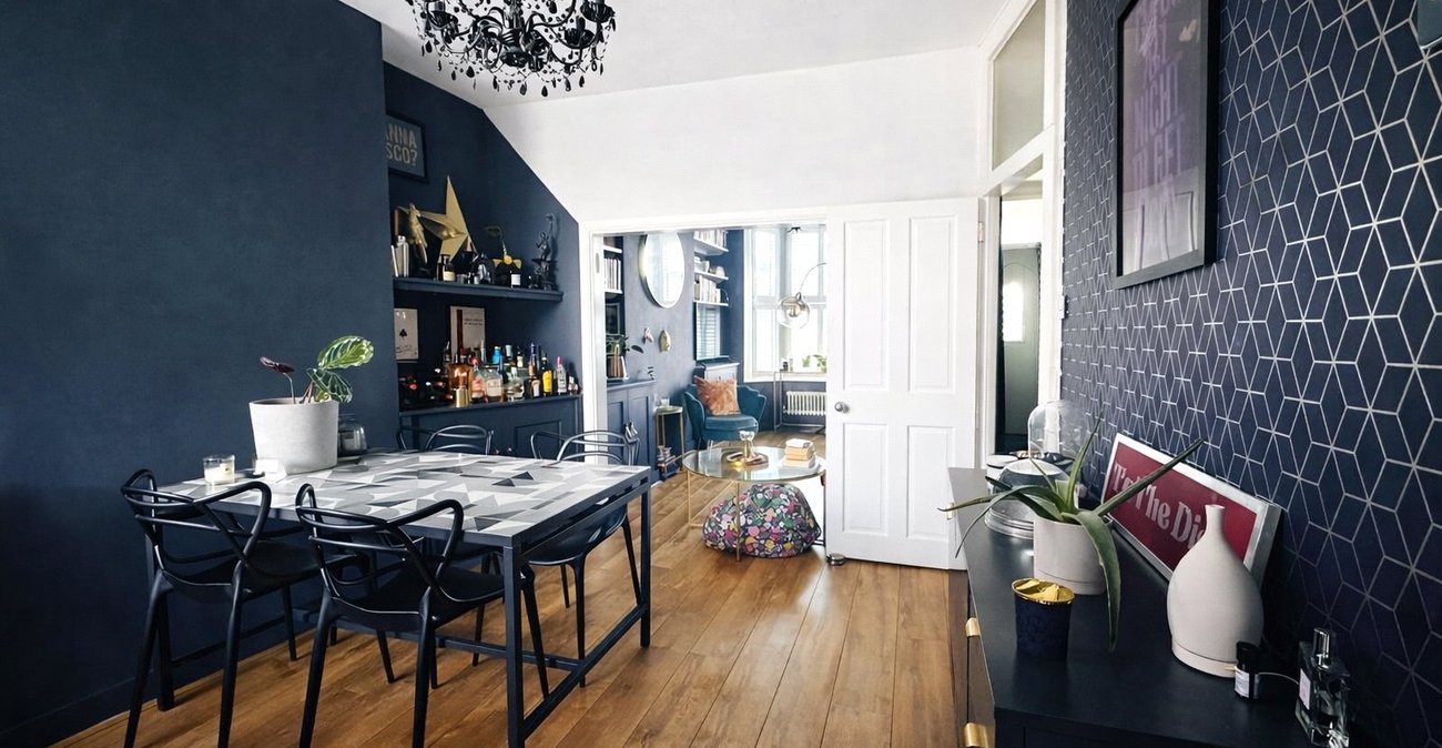 2 bedroom house for sale in London | Robinson Jackson