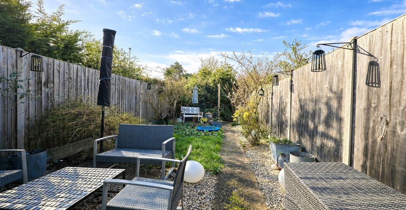 2 bedroom house for sale in London | Robinson Jackson