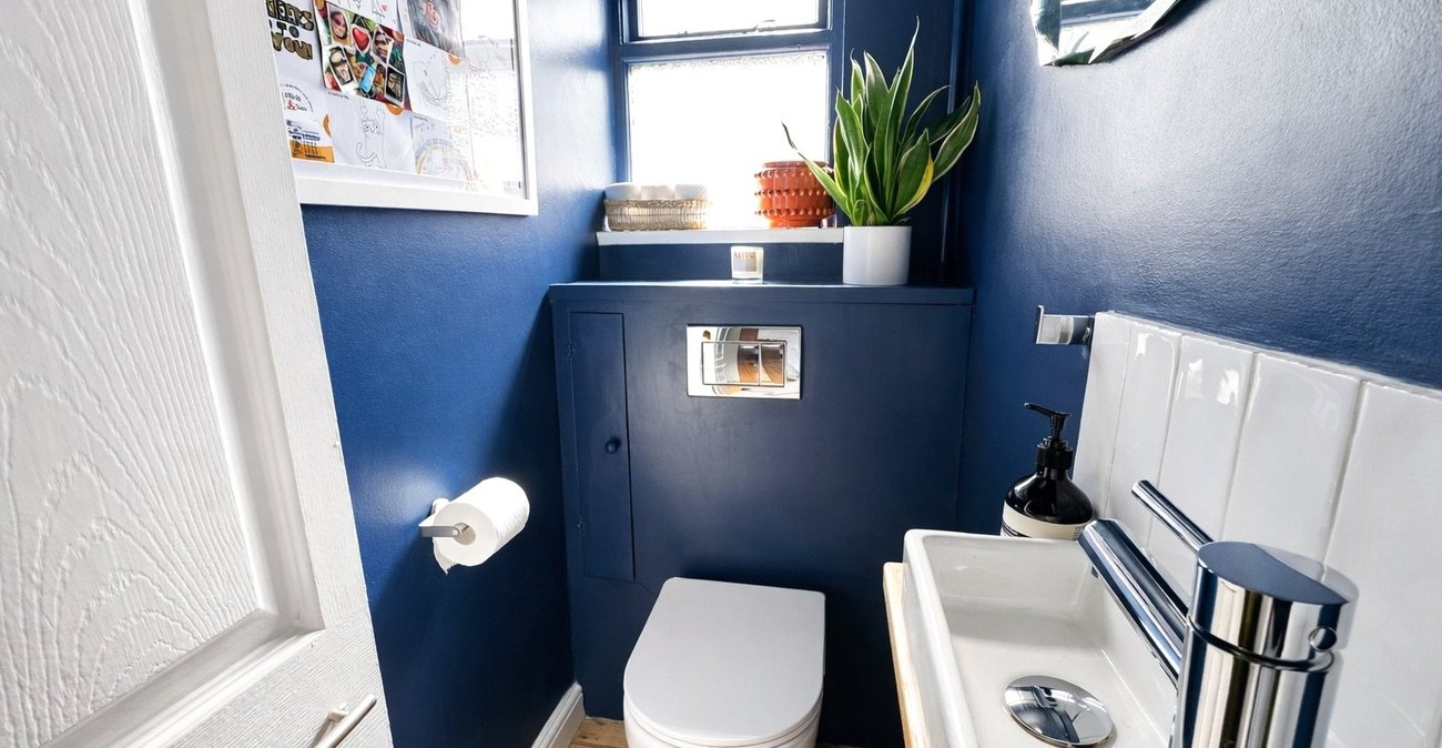 2 bedroom property for sale in London | Robinson Jackson