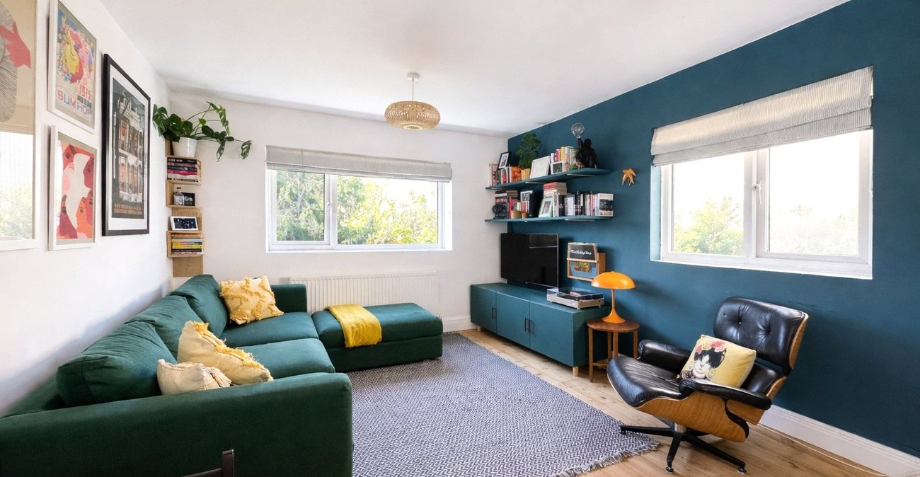 2 bedroom property for sale in London | Robinson Jackson