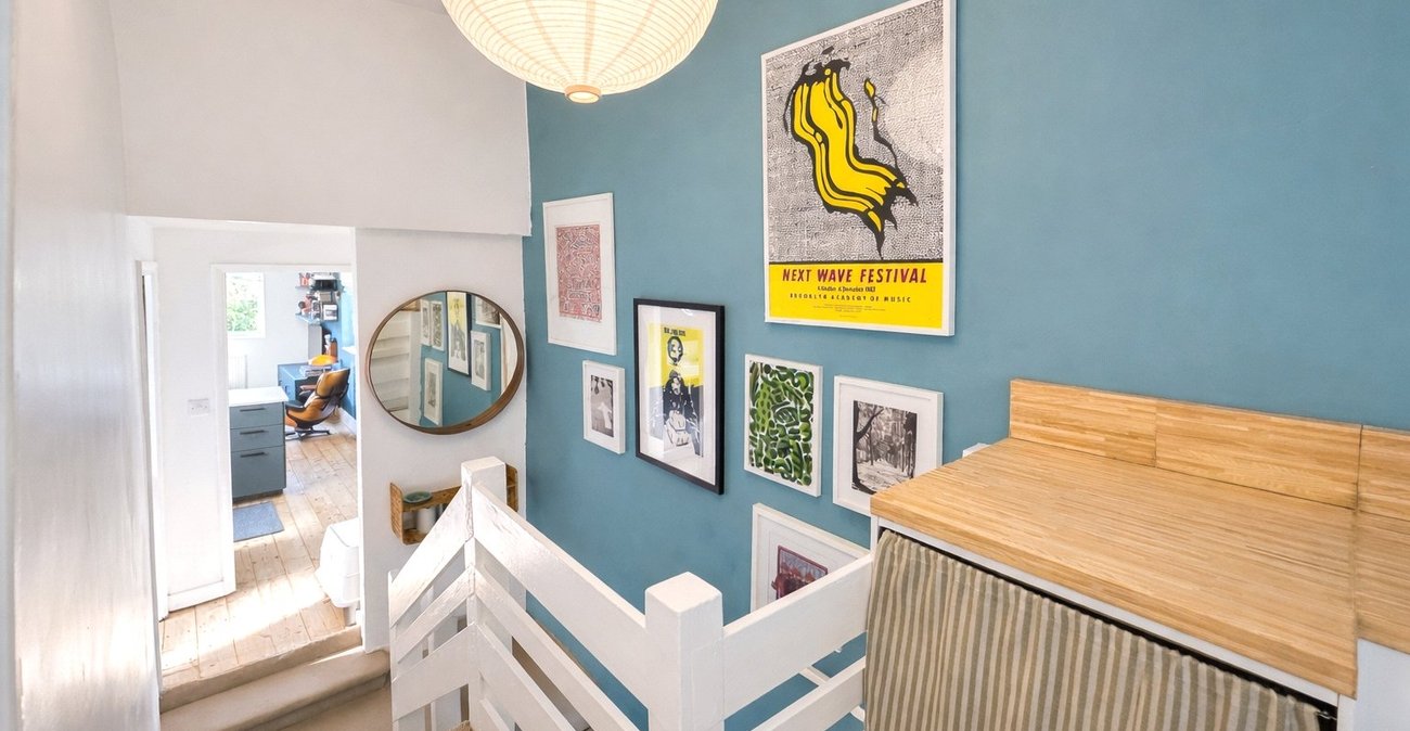 2 bedroom property for sale in London | Robinson Jackson