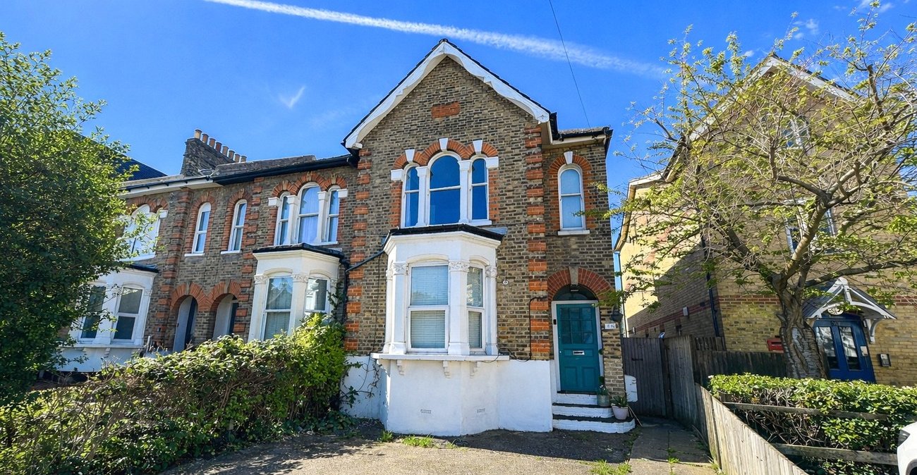 2 bedroom property for sale in London | Robinson Jackson