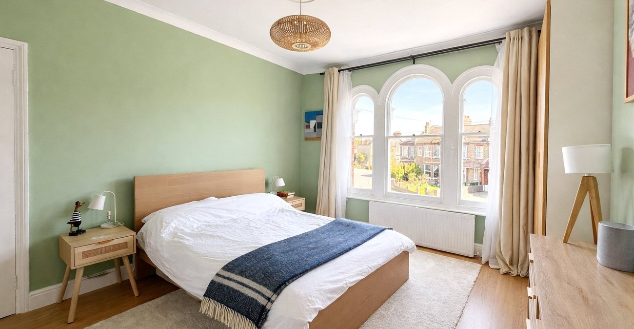 2 bedroom property for sale in London | Robinson Jackson