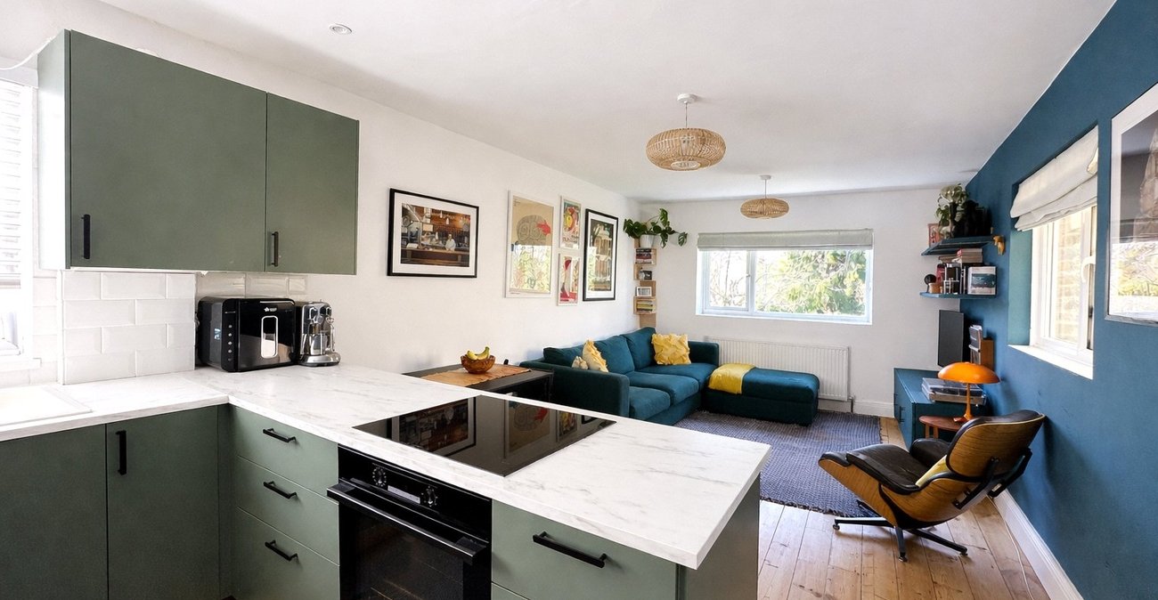 2 bedroom property for sale in London | Robinson Jackson