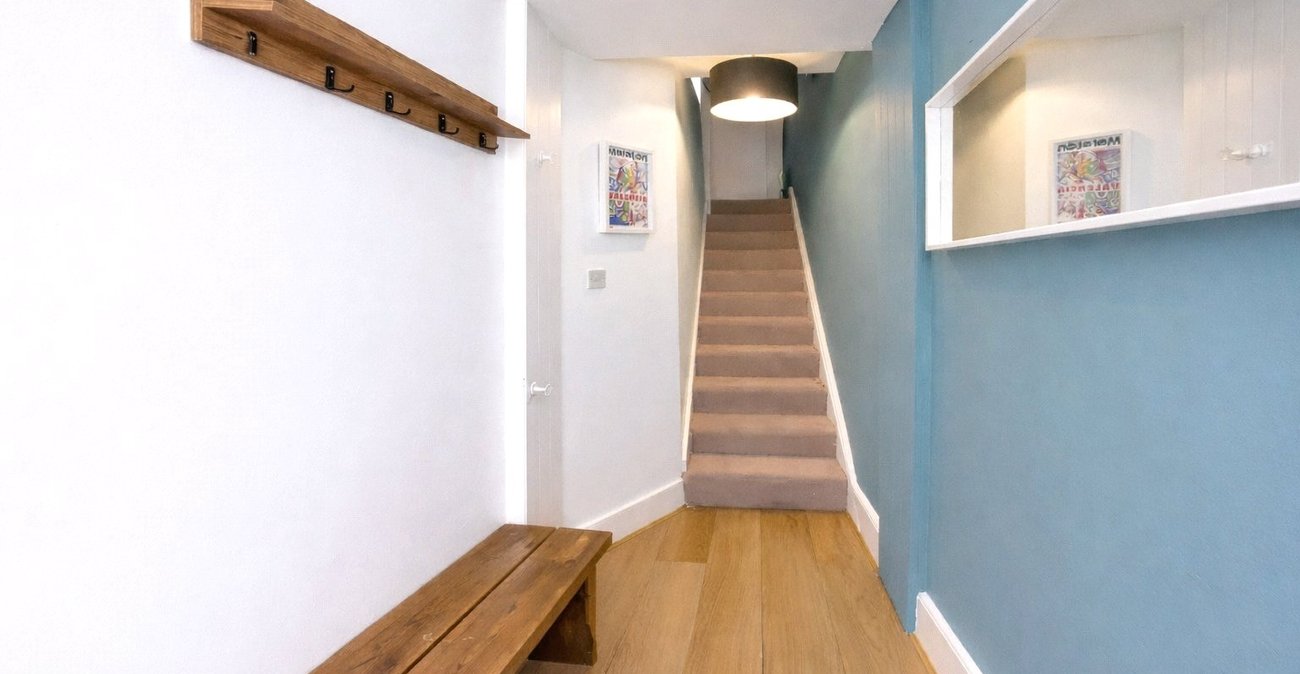2 bedroom property for sale in London | Robinson Jackson