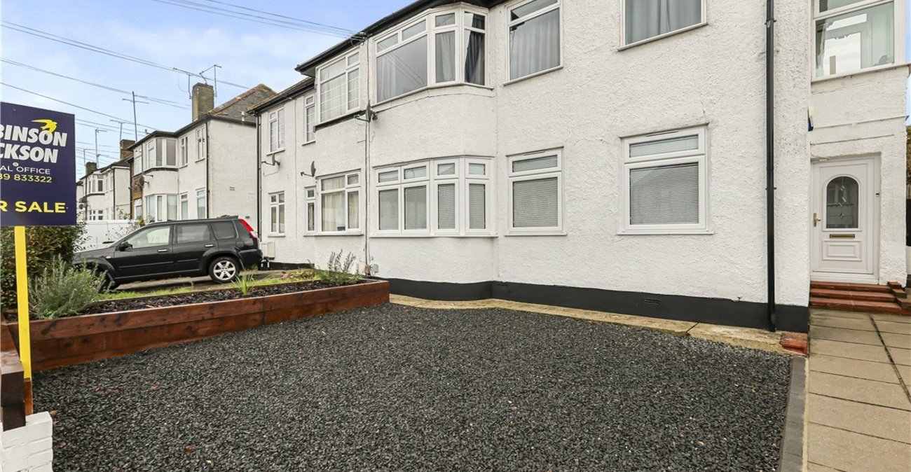 2 bedroom property for sale in Orpington | Robinson Jackson