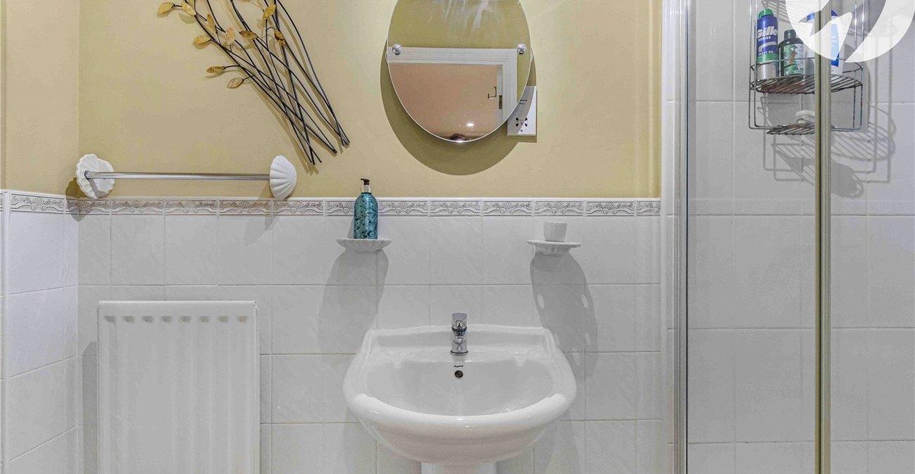 5 bedroom house for sale in Greenhithe | Robinson Jackson