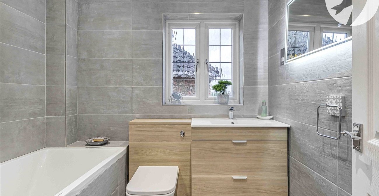 5 bedroom house for sale in Greenhithe | Robinson Jackson