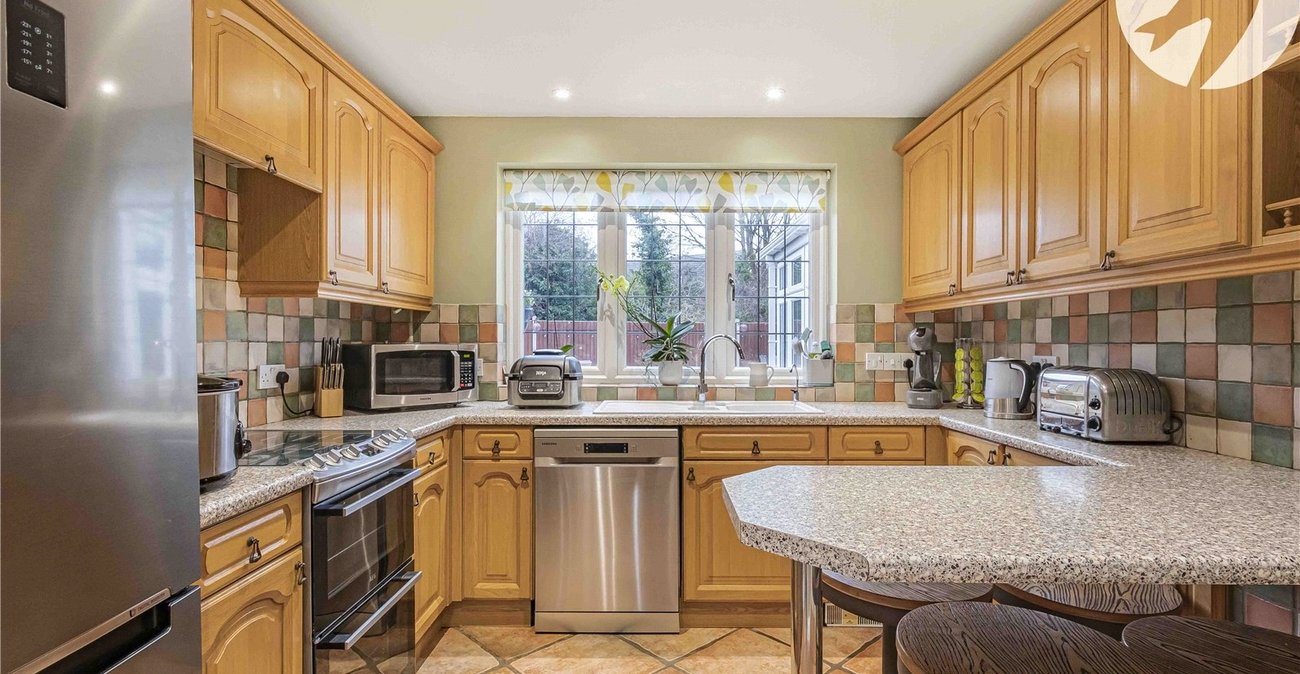 5 bedroom house for sale in Greenhithe | Robinson Jackson