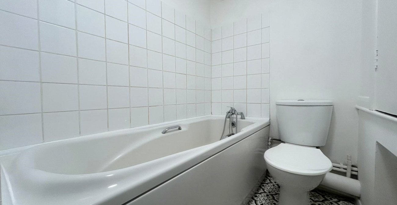 2 bedroom house for sale in Walderslade | Robinson Michael & Jackson