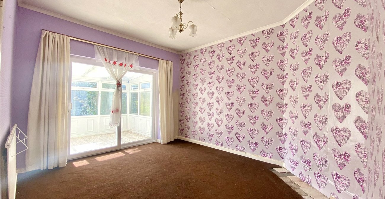 2 bedroom bungalow for sale in Sidcup | Robinson Jackson