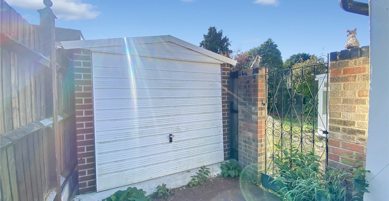 2 bedroom bungalow for sale in Sidcup | Robinson Jackson