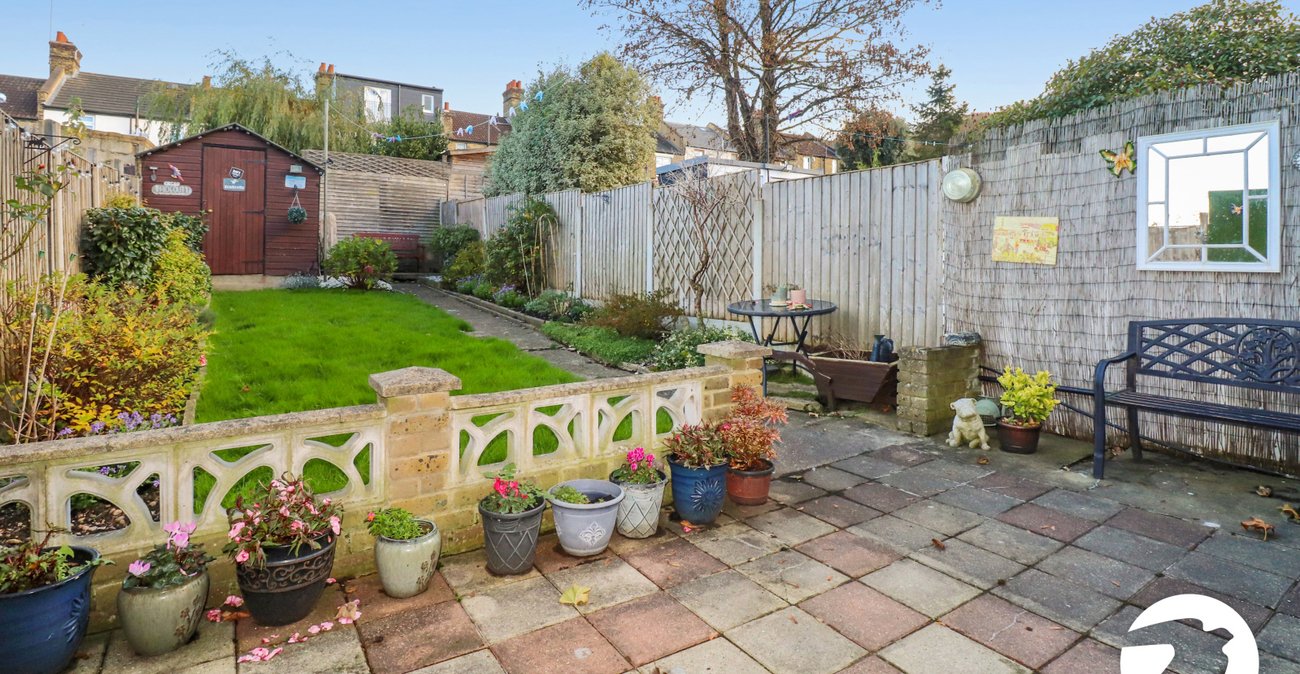 3 bedroom house for sale in London | Robinson Jackson