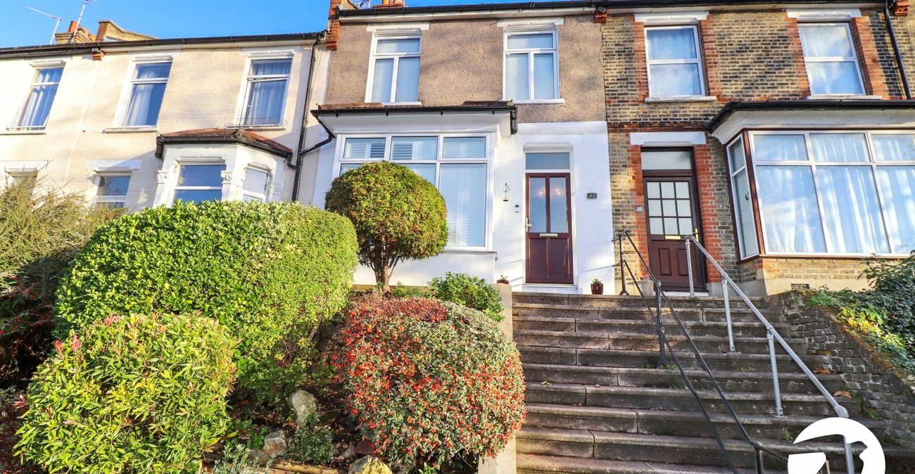 3 bedroom house for sale in London | Robinson Jackson