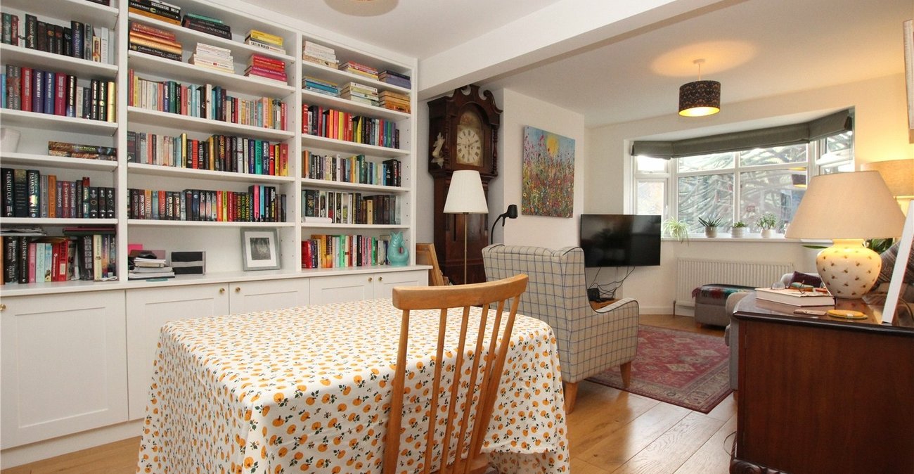 2 bedroom house for sale in London | Robinson Jackson