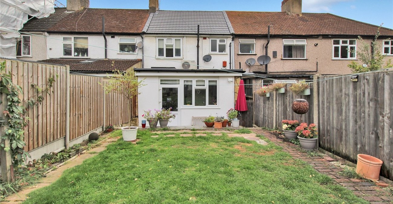 2 bedroom house for sale in London | Robinson Jackson