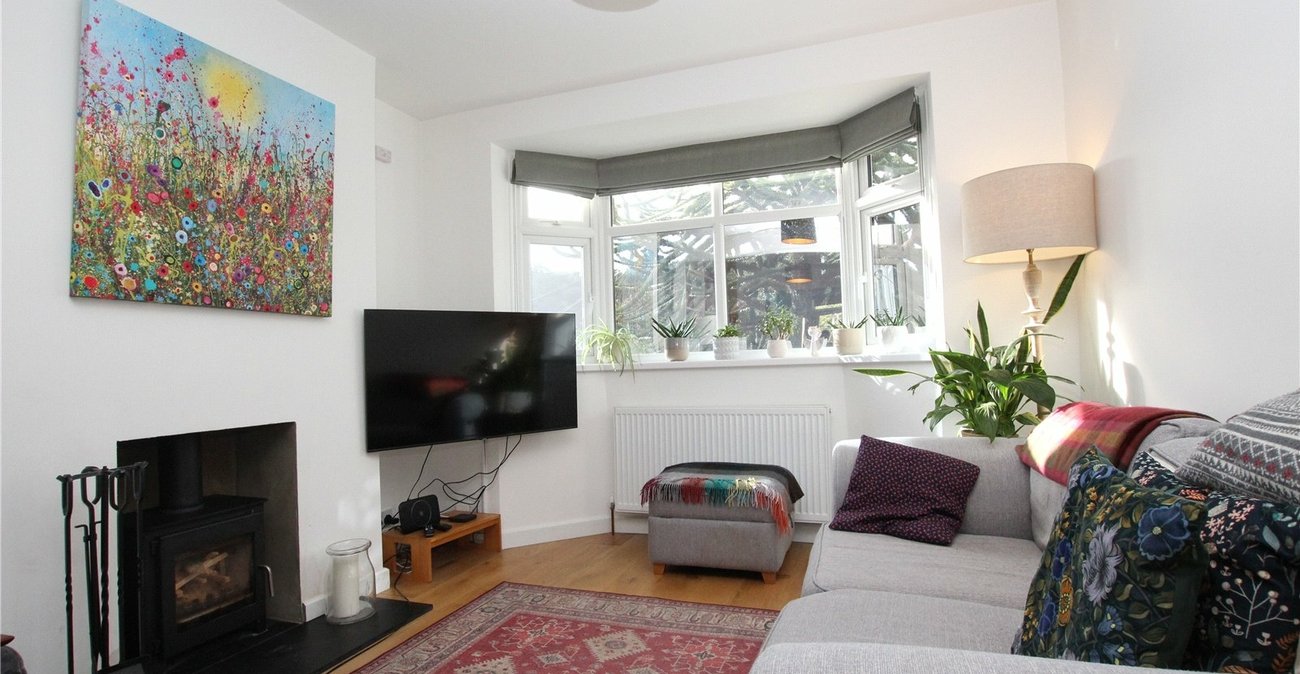 2 bedroom house for sale in London | Robinson Jackson