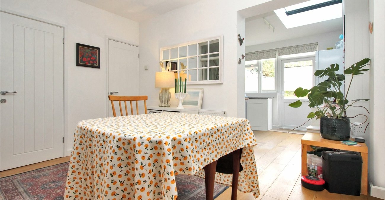 2 bedroom house for sale in London | Robinson Jackson