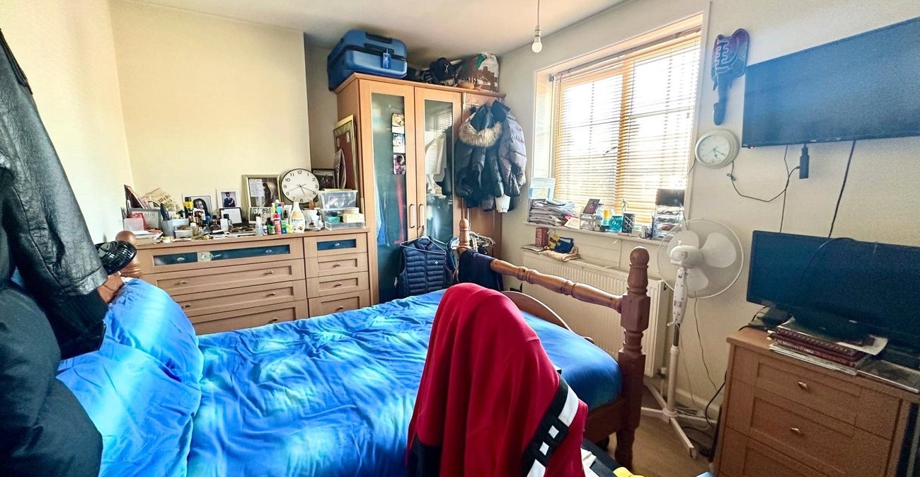 3 bedroom house for sale in London | Robinson Jackson
