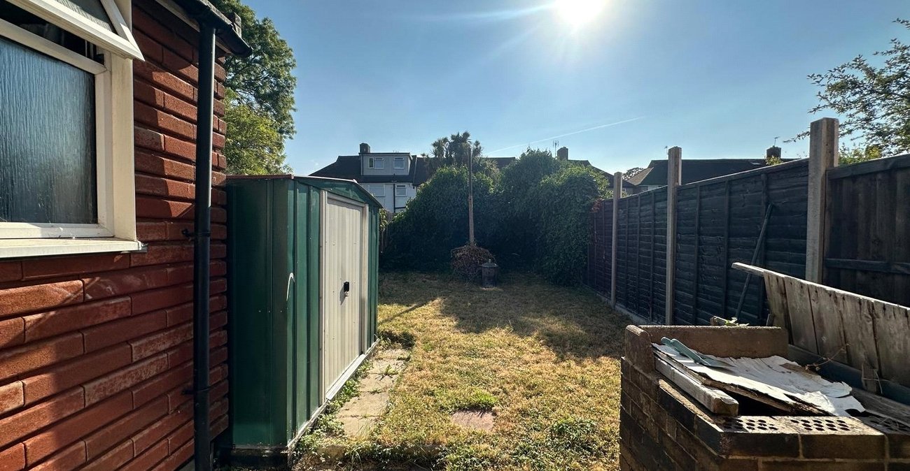 3 bedroom house for sale in London | Robinson Jackson