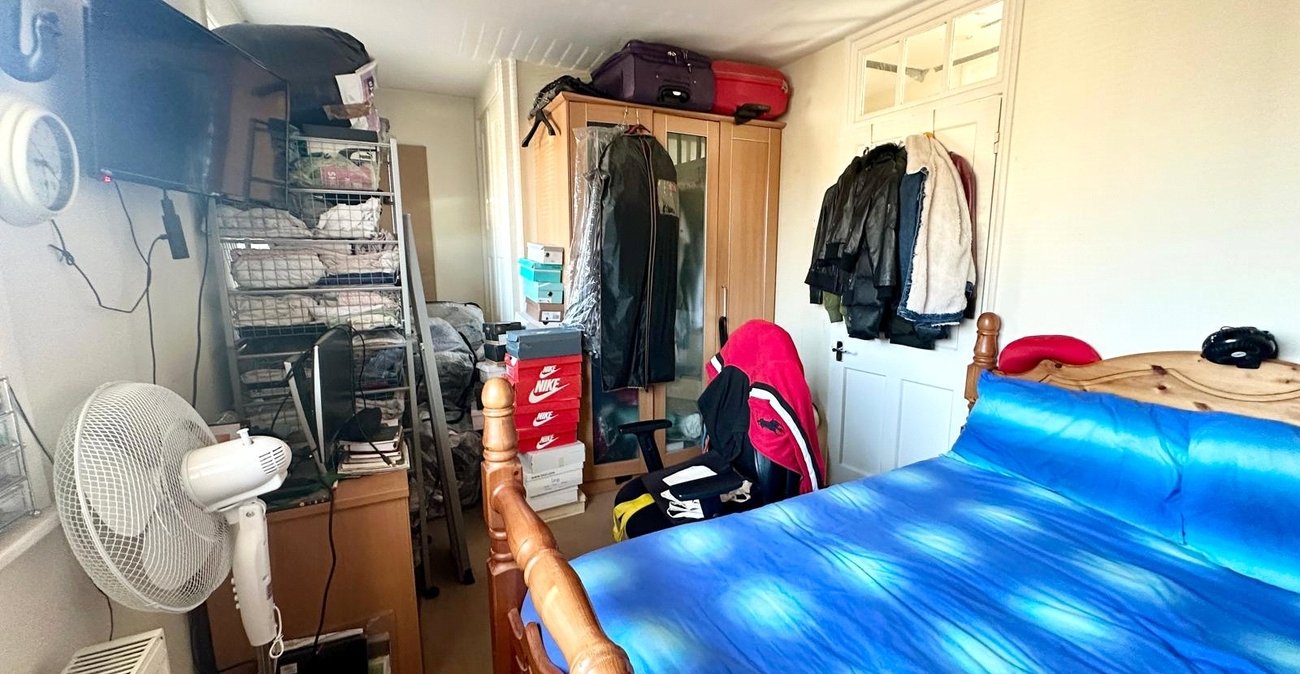 3 bedroom house for sale in London | Robinson Jackson