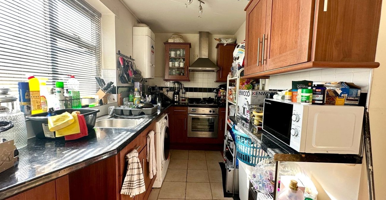 3 bedroom house for sale in London | Robinson Jackson
