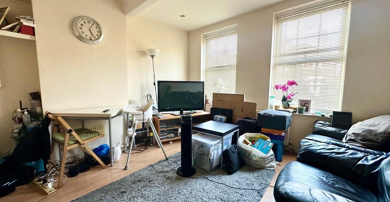 3 bedroom house for sale in London | Robinson Jackson
