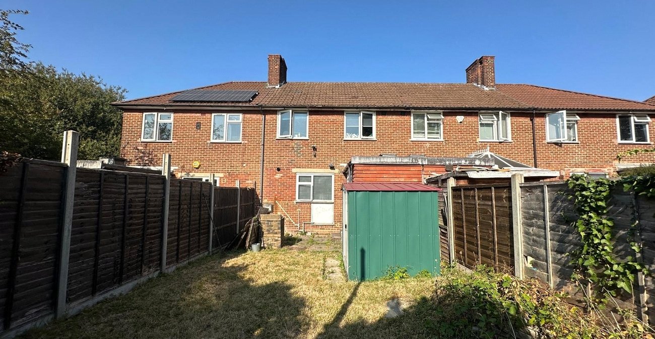 3 bedroom house for sale in London | Robinson Jackson