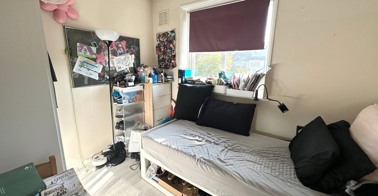 3 bedroom house for sale in London | Robinson Jackson