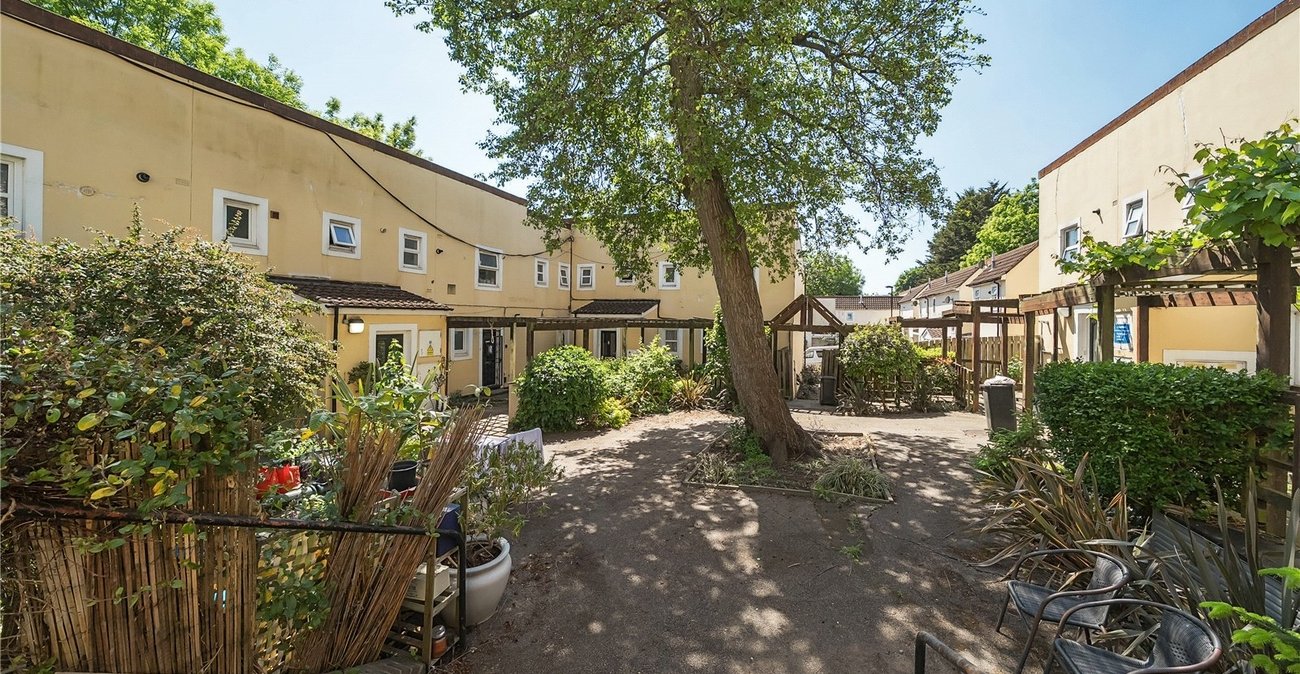 2 bedroom property for sale in London | Robinson Jackson