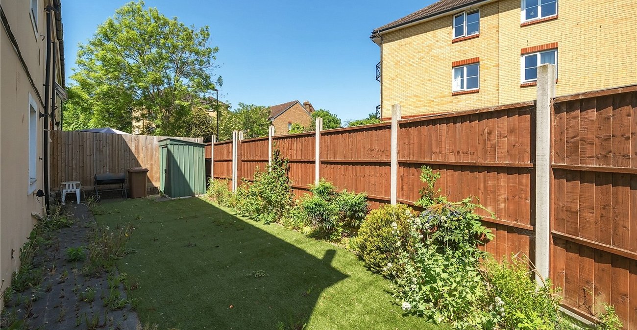 2 bedroom property for sale in London | Robinson Jackson