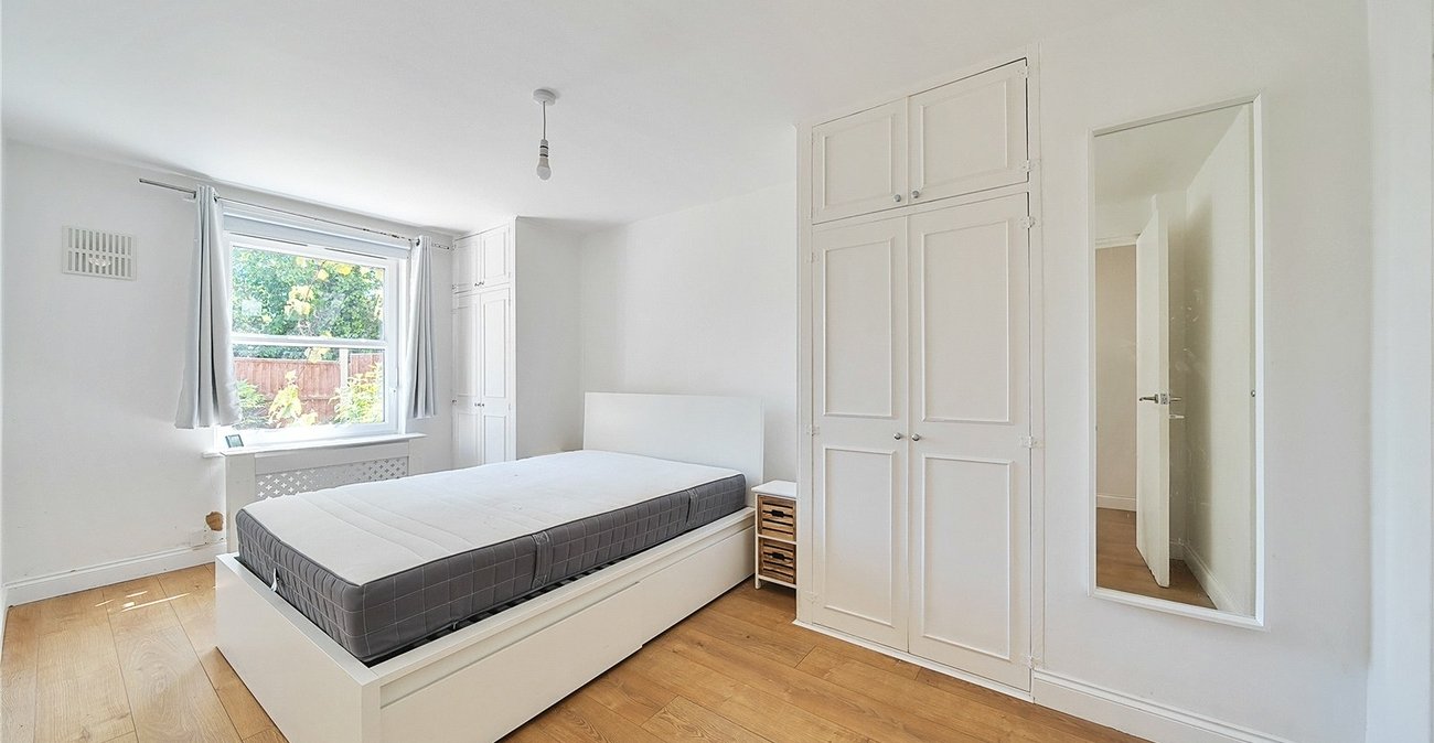 2 bedroom property for sale in London | Robinson Jackson