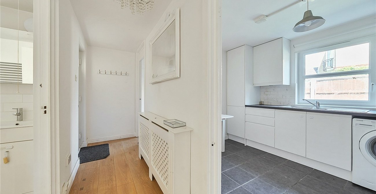 2 bedroom property for sale in London | Robinson Jackson