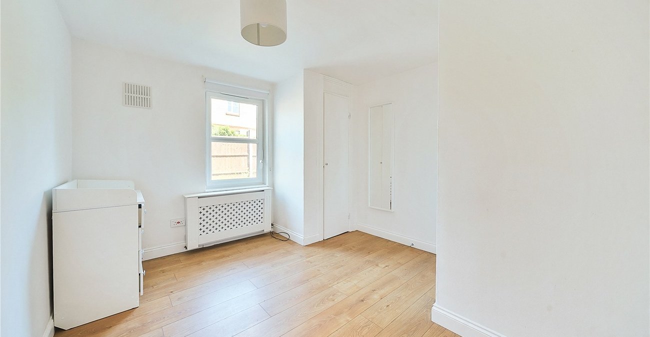 2 bedroom property for sale in London | Robinson Jackson